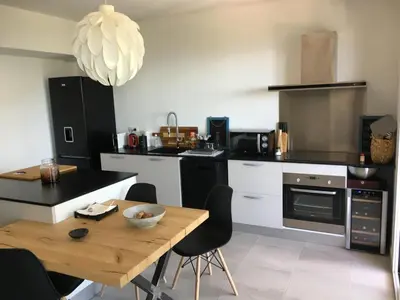 Cuisine ou kitchenette dans l'établissement Charmant T2 Hauteurs de Bastia