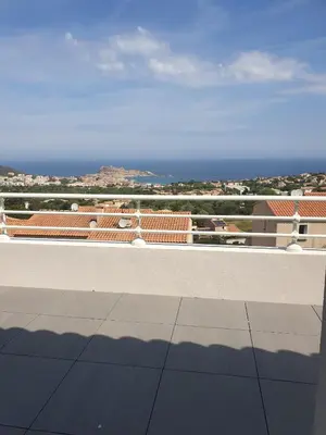 Vue générale sur la mer ou vue sur la mer prise depuis l'appartement