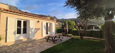 Vue générale sur la montagne ou vue sur la montagne depuis la maison de vacances