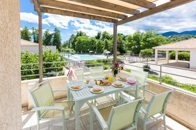 Vue générale sur la montagne ou vue sur la montagne depuis l'appart'hôtel