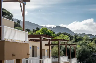 Vue générale sur la montagne ou vue sur la montagne depuis l'appart'hôtel