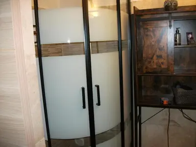 Salle de bains dans l'établissement T2 dans la région Bastiaise vue sur la mer