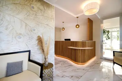 Coin salon dans l'établissement Hôtel Les Jardins