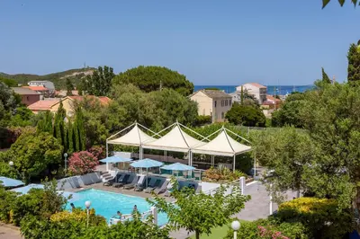 Piscine de l'établissement Hotel U Ricordu & Spa ou située à proximité