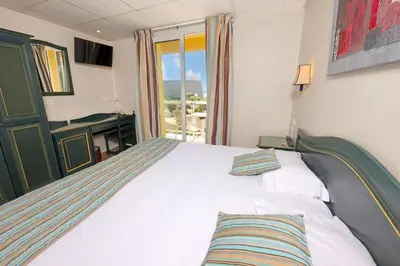 Un ou plusieurs lits dans un hébergement de l'établissement Hotel Saint Christophe