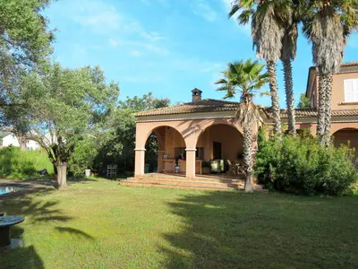 Jardin de l'établissement Holiday Home Les Chênes by Interhome