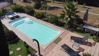 Piscine de l'établissement Villa di Pardisoli ou située à proximité