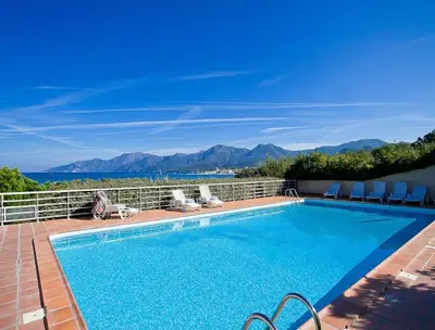 Vue générale sur la montagne ou vue sur la montagne depuis l'appartement