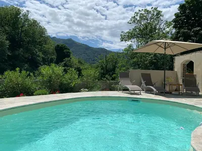 Vue générale sur la montagne ou vue sur la montagne depuis la villa
