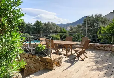 Vue générale sur la montagne ou vue sur la montagne depuis la villa