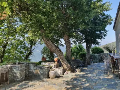 Jardin de l'établissement maison de charme avec piscine et vue exceptionnelle