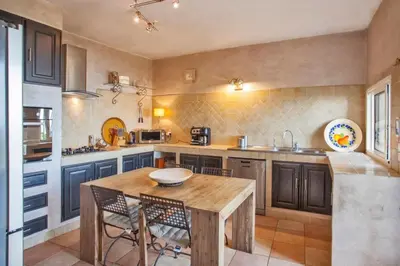 Cuisine ou kitchenette dans l'établissement Villa A Ventosa