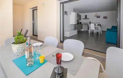 Coin salon dans l'établissement 2 Bedroom Cozy Apartment In Algajola