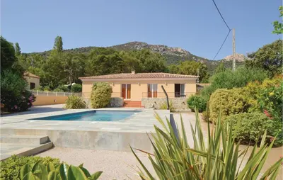 Piscine de l'établissement Cozy Home In Algajola With Wifi ou située à proximité