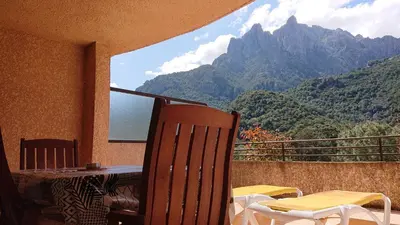 Vue générale sur la montagne ou vue sur la montagne depuis l'appart'hôtel