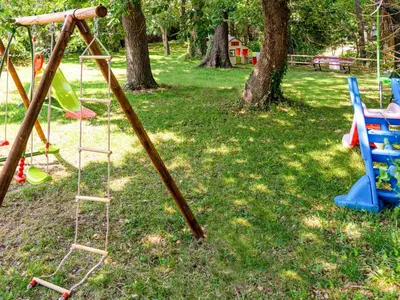 Aire de jeux pour enfants de l'établissement Holiday Home A Suara-2 by Interhome