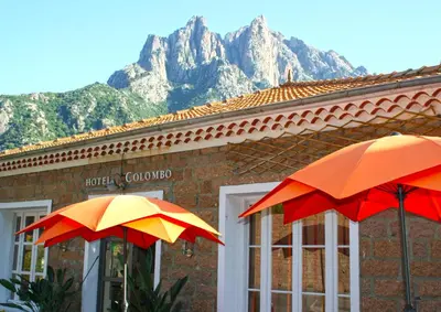 Vue générale sur la montagne ou vue sur la montagne depuis l'hôtel