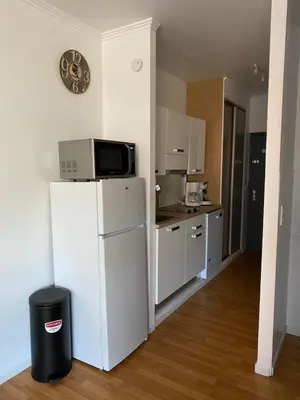 Cuisine ou kitchenette dans l'établissement Residence Santa Lucia, studio avec piscine , vue mer et pied dans l'eau , Moriani-Plage