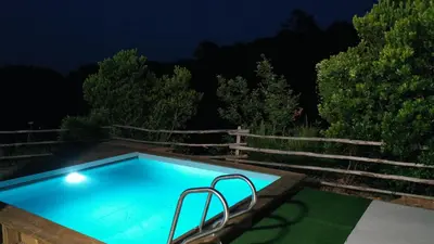 Piscine de l'établissement Corse et Zen VILLA SUR LES BOIS 85m2 5à7 pers ou située à proximité