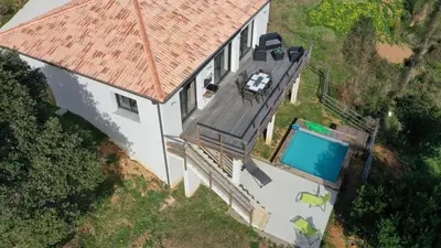 Piscine de l'établissement Corse et Zen VILLA SUR LES BOIS 85m2 5à7 pers ou située à proximité