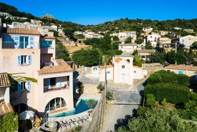 Vue générale sur la montagne ou vue sur la montagne depuis la villa