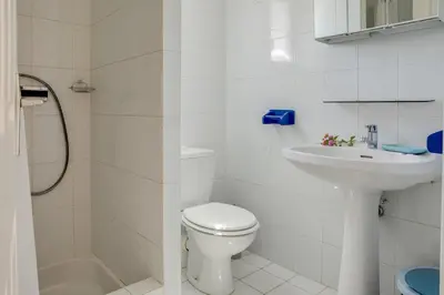 Salle de bains dans l'établissement Villa Bossangoa