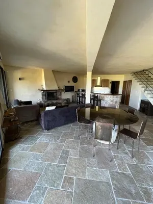 Coin salon dans l'établissement Castelia