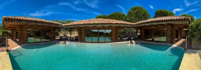 Piscine de l'établissement Domaine La Pietra ou située à proximité