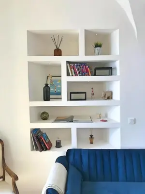 Bibliothèque dans l'appartement