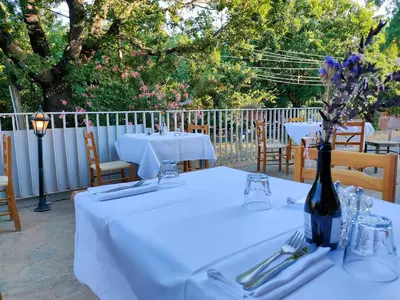 Restaurant ou autre lieu de restauration dans l'établissement auberge de tesa