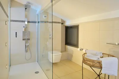Salle de bains dans l'établissement L'Escale Côté Sud
