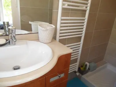 Salle de bains dans l'établissement Villa BRIMI