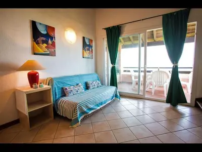 Coin salon dans l'établissement Four rooms apartment Ghisonaccia - 150 m from the beach