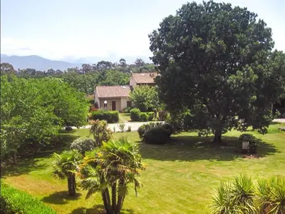 Jardin de l'établissement Four rooms apartment Ghisonaccia - 150 m from the beach