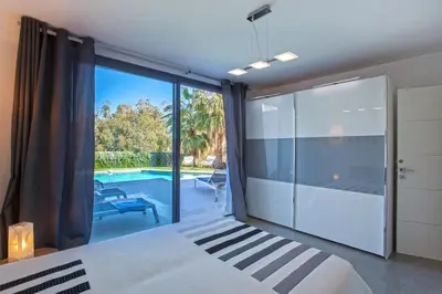 Piscine de l'établissement Villa U Spanu ou située à proximité