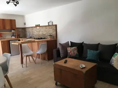 Cuisine ou kitchenette dans l'établissement Petite maison en pierre