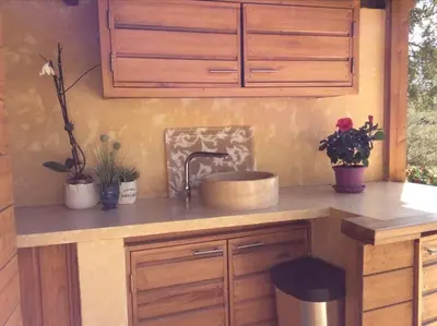 Cuisine ou kitchenette dans l'établissement Bergerie tout confort L'immortelle