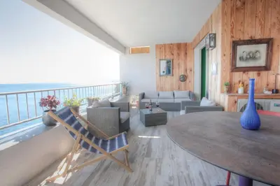Coin salon dans l'établissement Azura