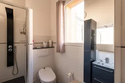 Salle de bains dans l'établissement Le Monti