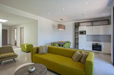 Plan de l'établissement Appartement E RONDINELLE 6