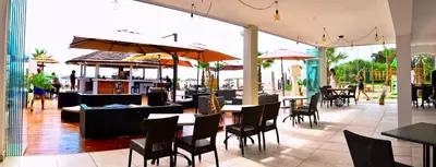 Restaurant ou autre lieu de restauration dans l'établissement Apartment next to the sea 4 peoples-WIFI-TV-Air Conditioning-Moriani Haute-Corse