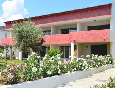Jardin de l'établissement Apartment next to the sea 4 peoples-WIFI-TV-Air Conditioning-Moriani Haute-Corse