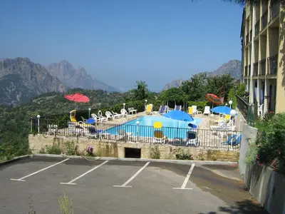 Vue générale sur la montagne ou vue sur la montagne depuis l'hôtel
