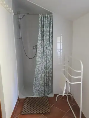 Salle de bains dans l'établissement Domaine de Valle