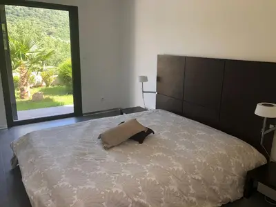 Un ou plusieurs lits dans un hébergement de l'établissement Villa Récente avec Piscine proche L'ILE ROUSSE