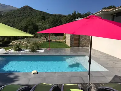 Vue générale sur la montagne ou vue sur la montagne depuis la villa