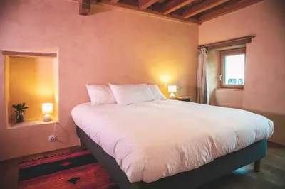 Un ou plusieurs lits dans un hébergement de l'établissement Eco Gîte avec vue sur mer