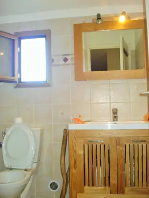 Salle de bains dans l'établissement Le Cabanon