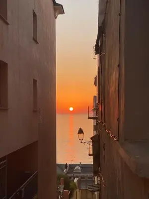 Lever ou coucher de soleil vu de l'appartement ou à proximité