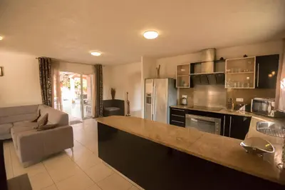 Cuisine ou kitchenette dans l'établissement Residence de tourisme Le clos des Vendanges